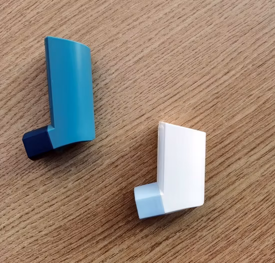 Inalatore di polvere secca, sistema di somministrazione di farmaci per inalazione